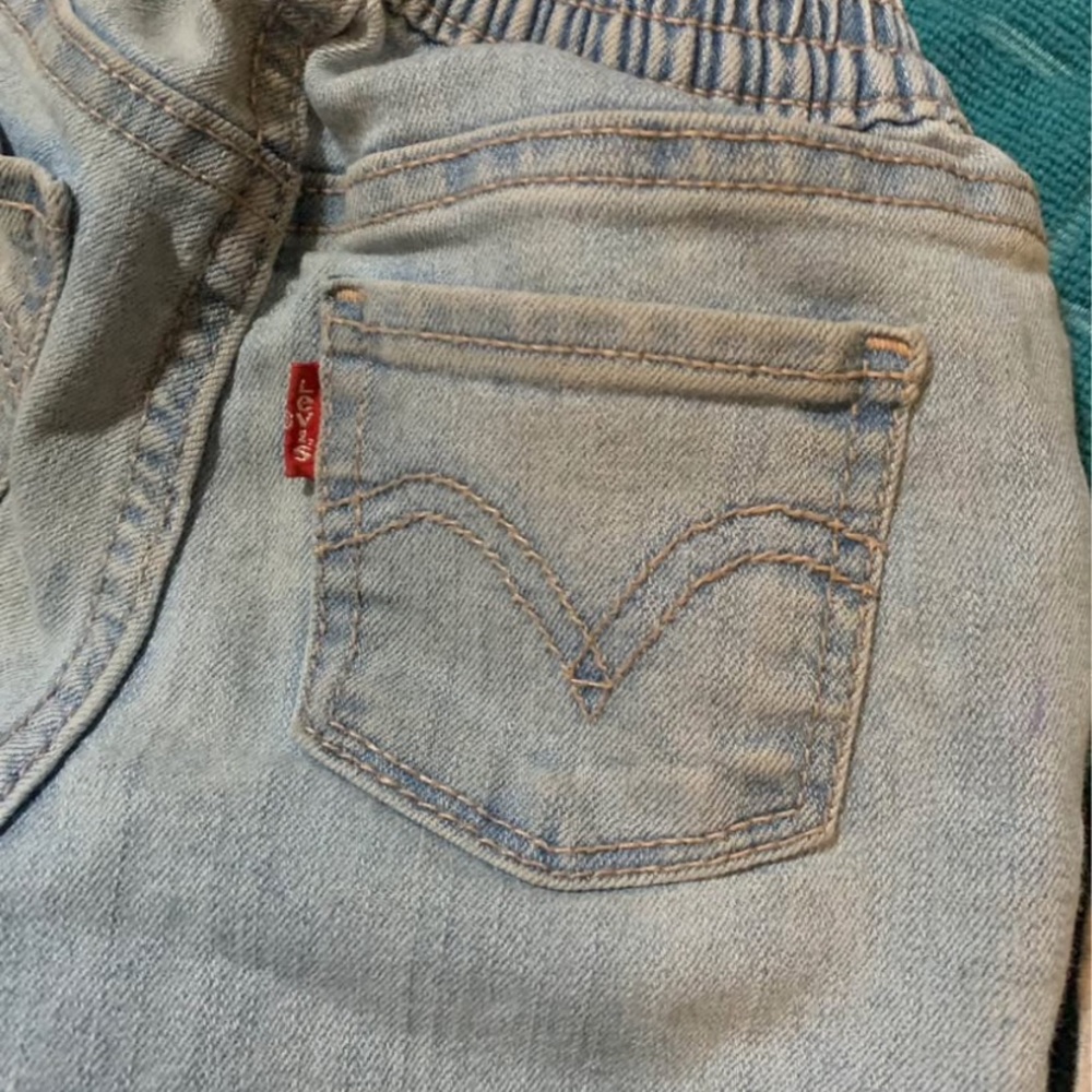 Levi's Light Wash Denim Jeans